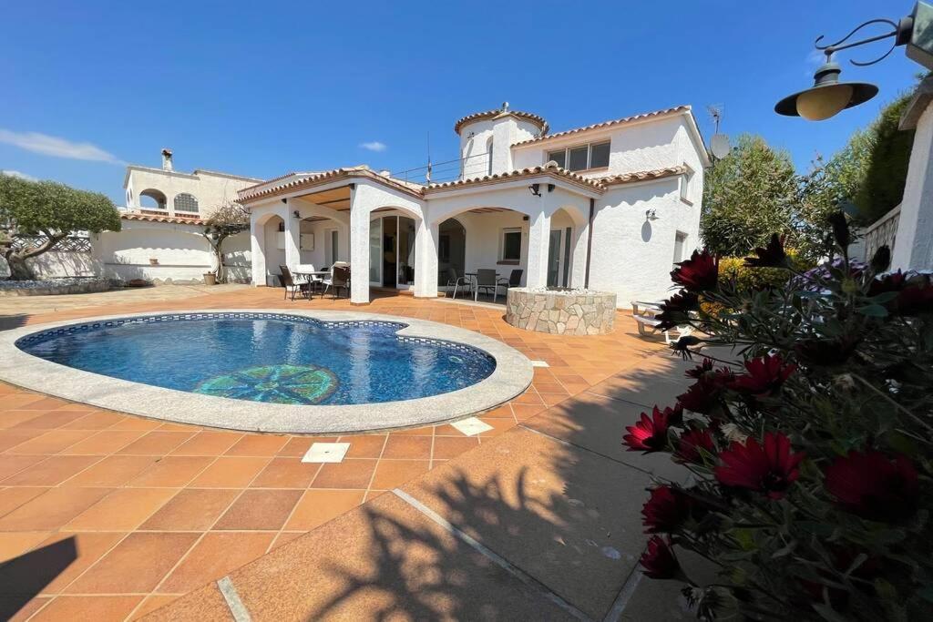 Villa Cozy Empuriabrava Piscina Privada المظهر الخارجي الصورة